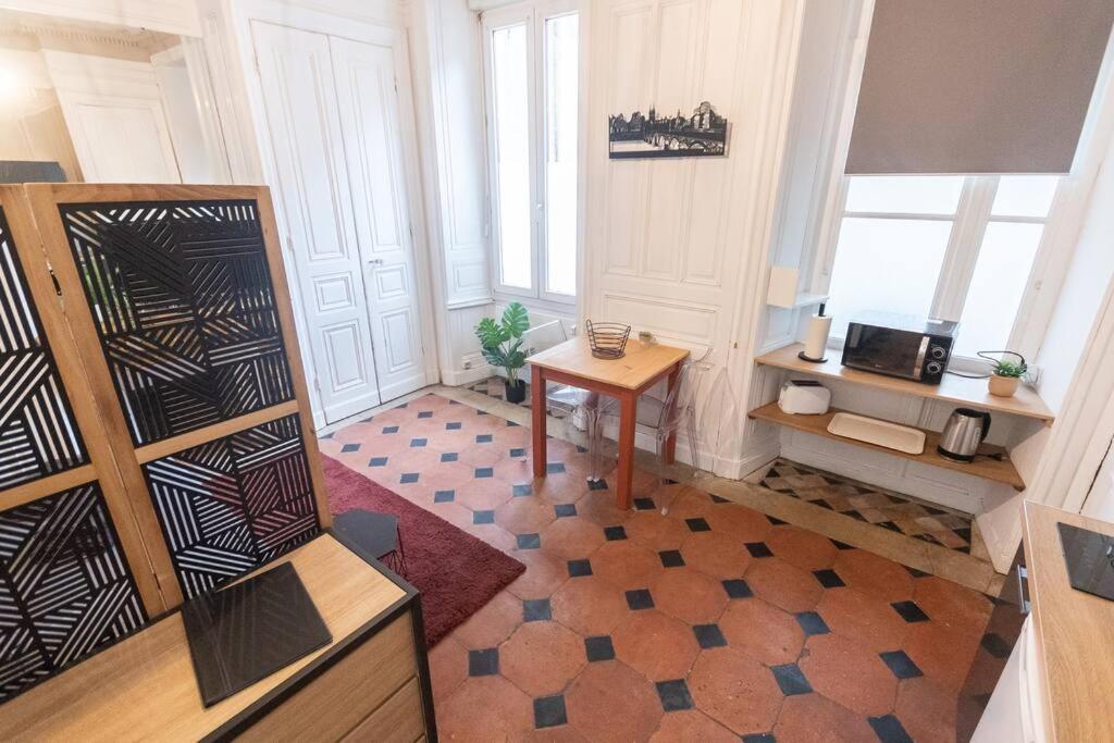Immeuble L'Aristocrate - L'Authentique - Bd Carnot Apartment อองเชร์ ภายนอก รูปภาพ
